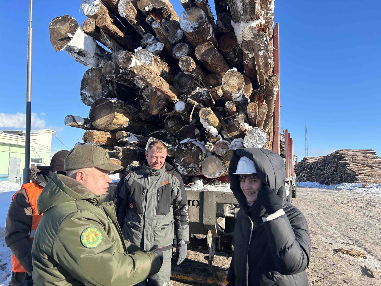 Сегодня,  под руководством генерального директора Витебского ГПЛХО Юрия Липского состоялся выездной штаб с участием директоров тех лесхозов, которые имеют остатки древесины в Гомельской области.