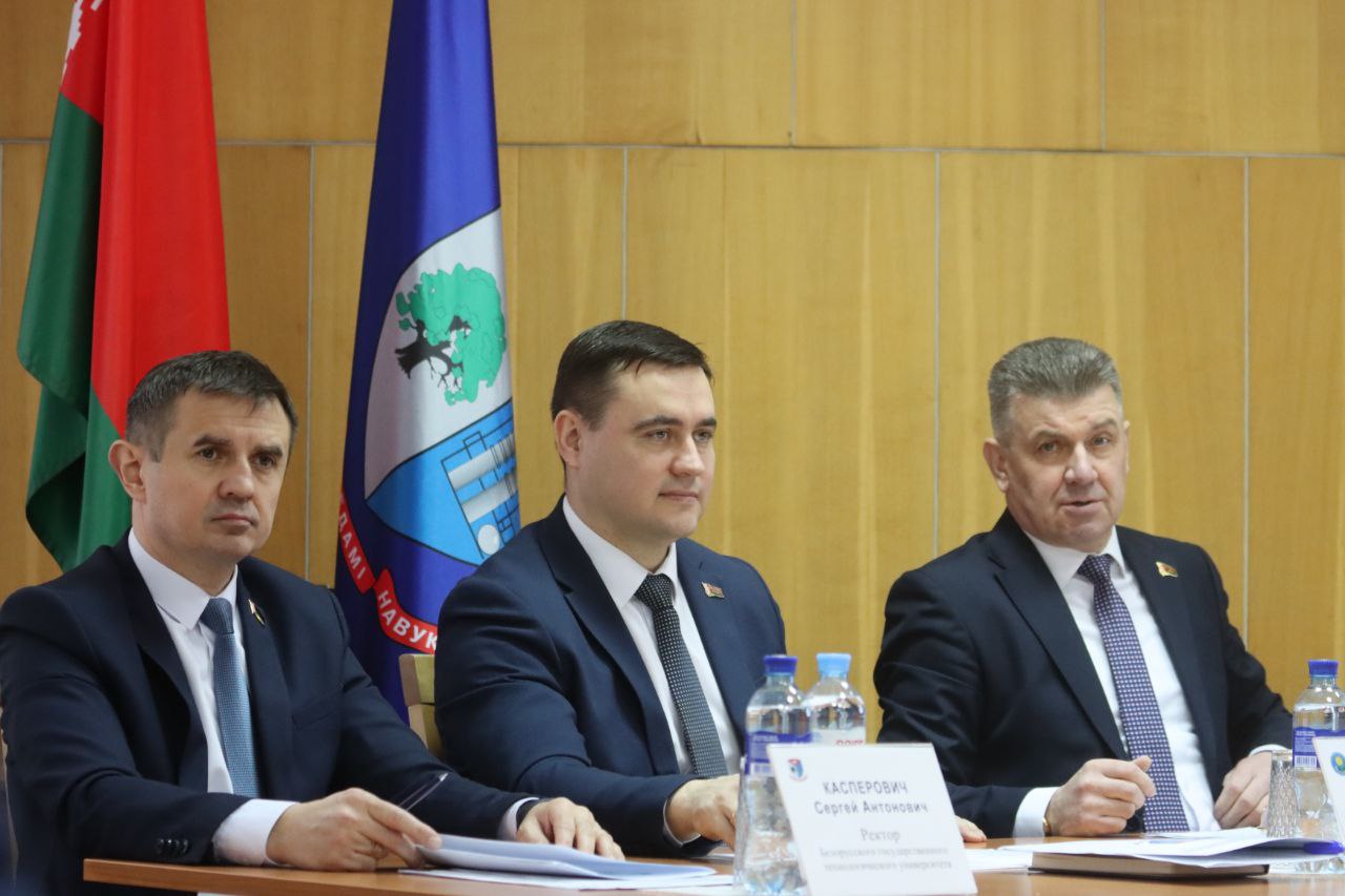 Вместо химии - физика. В БГТУ планируют изменить порядок вступительных экзаменов на лесохозяйственный факультет