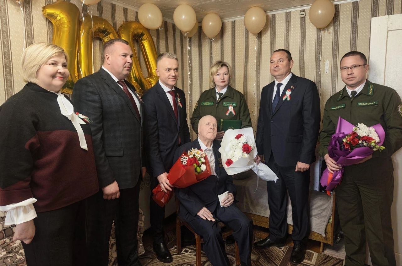В День Победы тёплые слова благодарности и уважения прозвучали в адрес единственного ветерана войны Николая Николаевича Чепурнова, которому исполнилось 100 лет.